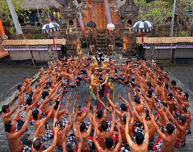 Properti Tari Kecak: Makna, Fungsi, dan Keunikan Unsur Pendukung Tarian Sakral Bali